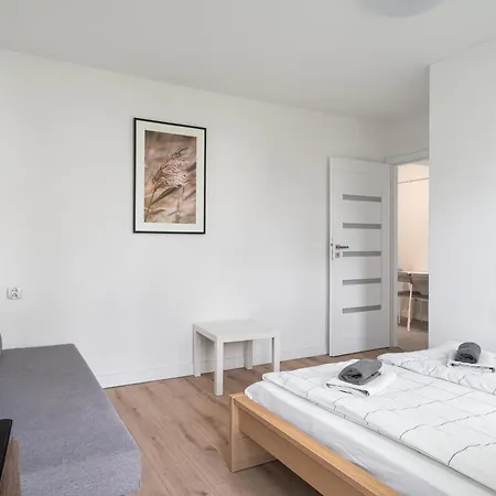 Golden - Bright And Cozy - Center - Kred *