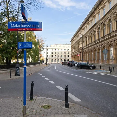 Close-golden - Bright And Cozy - Center - Kred * Varsovia