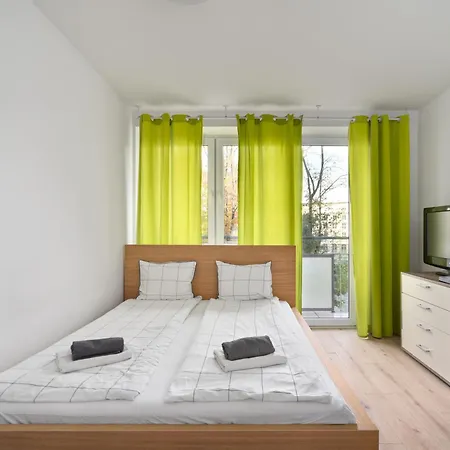 Golden - Bright And Cozy - Center - Kred