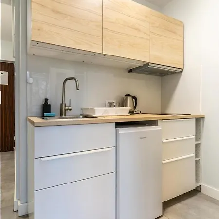 Close-golden - Bright And Cozy - Center - Kred *