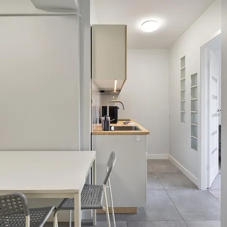 Close-golden - Bright And Cozy - Center - Kred Apartmán